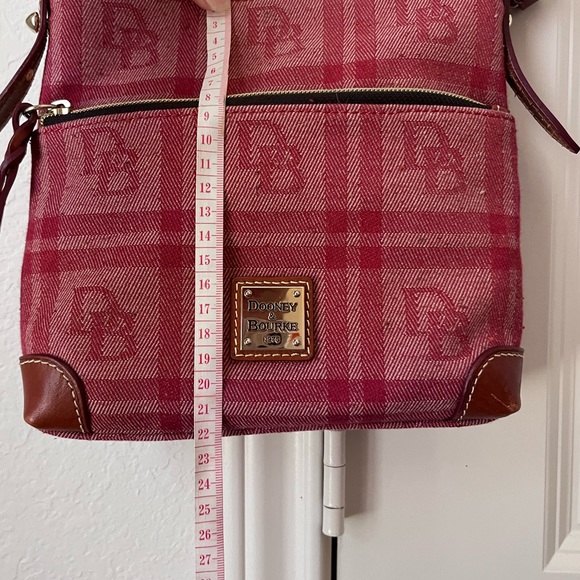 Red crossbody with Brown straps and zippers with 2 main components Good bag - Picture 4 of 8